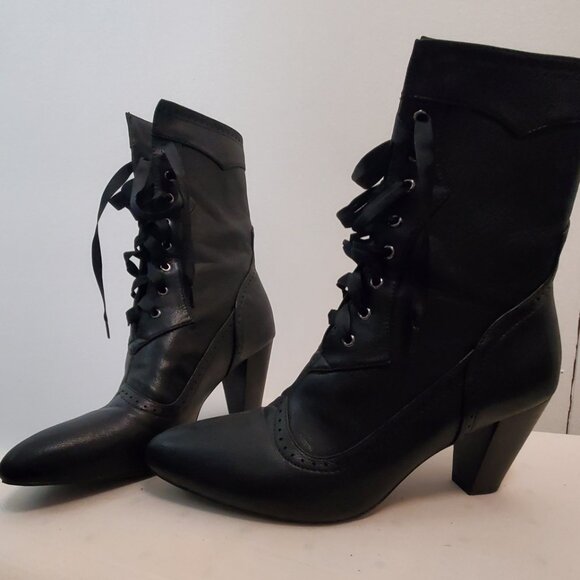 Victorian lices lace up boot size 10 - Picture 2 of 6
